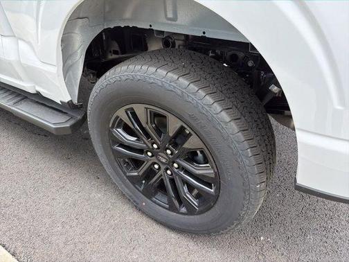 Oxford White 2025 Ford F-150 Lariat