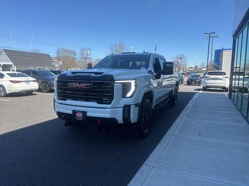 Summit White 2024 GMC Sierra 2500 AT4