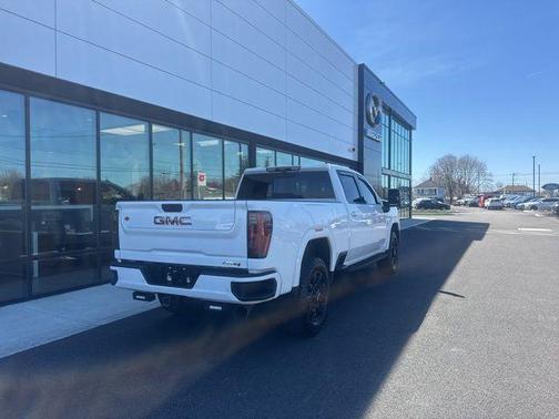 Summit White 2024 GMC Sierra 2500 AT4
