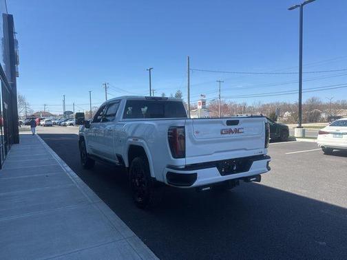 Summit White 2024 GMC Sierra 2500 AT4