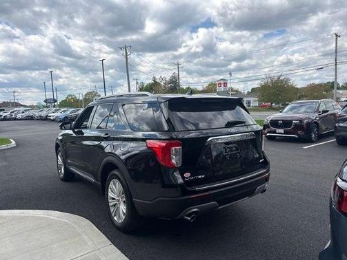 Black Metallic 2024 Ford Explorer Limited