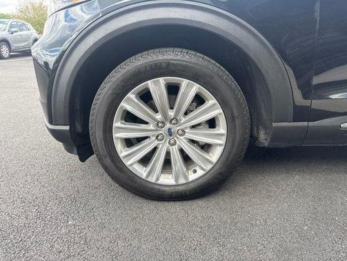 Black Metallic 2024 Ford Explorer Limited