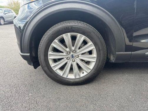 Black Metallic 2024 Ford Explorer Limited