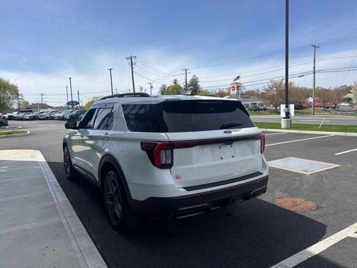 White 2025 Ford Explorer ST-Line