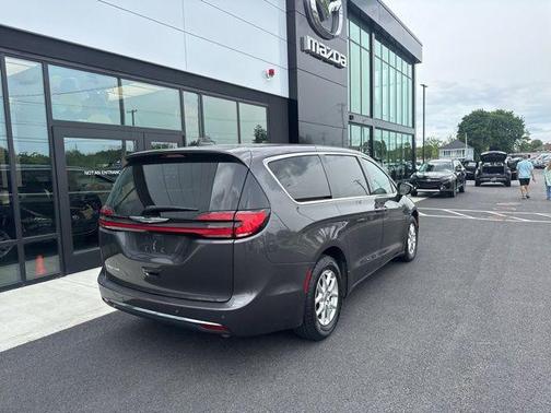Granite Crystal Clearcoat Metallic 2023 Chrysler Pacifica Touring-L