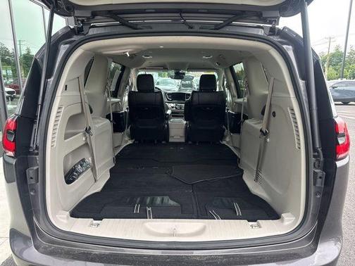 Granite Crystal Clearcoat Metallic 2023 Chrysler Pacifica Touring-L