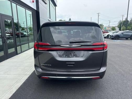 Granite Crystal Clearcoat Metallic 2023 Chrysler Pacifica Touring-L