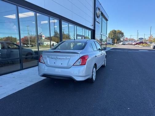 2019 Nissan Versa 1.6 S+
