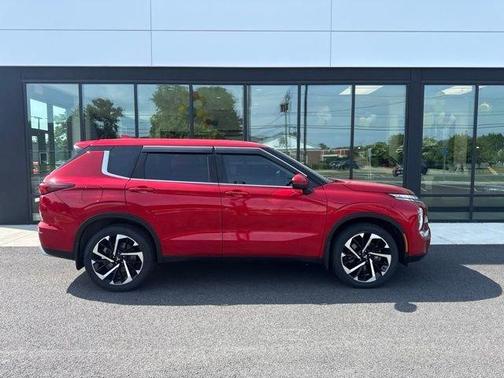 Red 2024 Mitsubishi Outlander SE Black Edition
