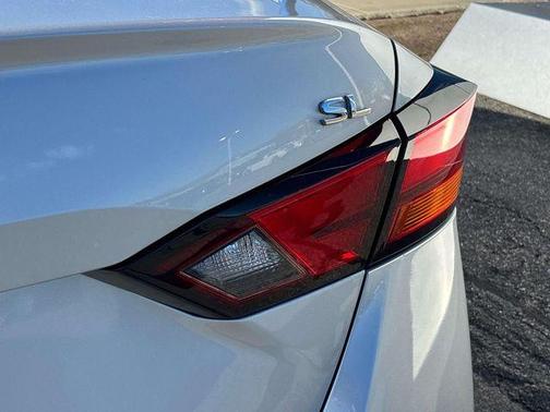 Brilliant Silver Metallic 2022 Nissan Altima 2.5 SL