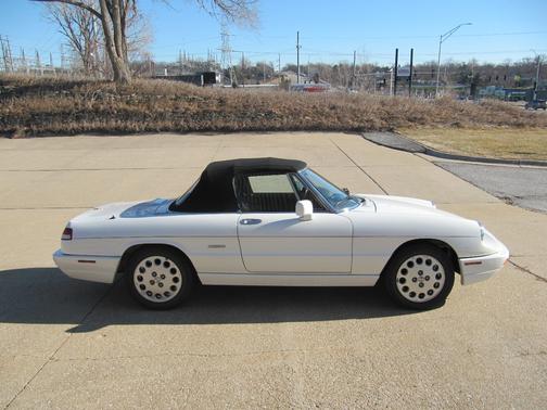 1992 Alfa Romeo Spider Veloce