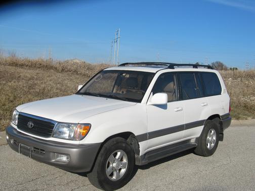 White 2000 Toyota Land Cruiser