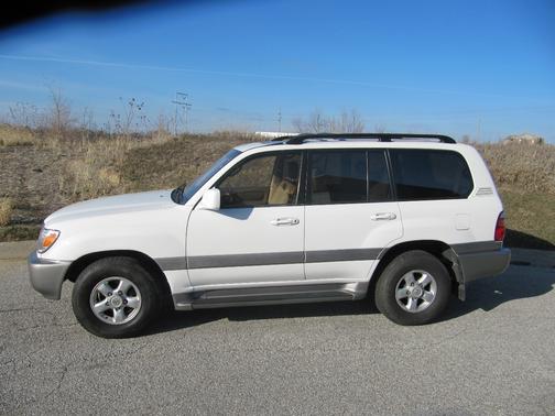 White 2000 Toyota Land Cruiser