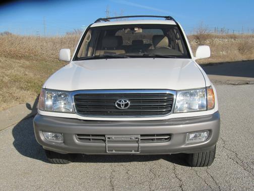 White 2000 Toyota Land Cruiser