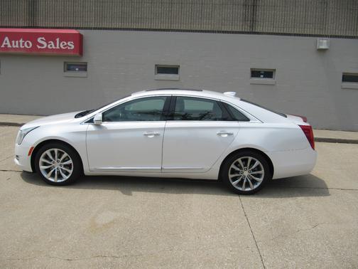 Crystal White Tricoat 2017 Cadillac XTS Premium Luxury