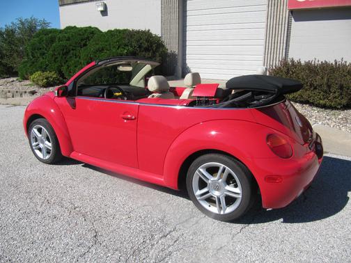 Red 2004 Volkswagen New Beetle GLS 1.8T
