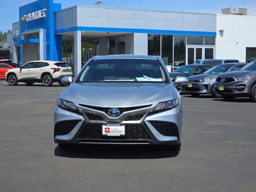Celestial Silver Metallic 2022 Toyota Camry SE