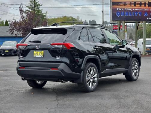 2025 Toyota RAV4 XLE Premium