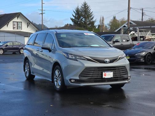 2022 Toyota Sienna Woodland Edition