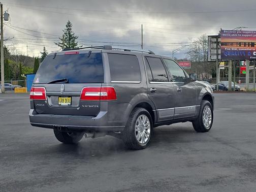 2012 Lincoln Navigator Base