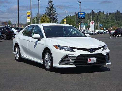 Ice Cap 2024 Toyota Camry LE