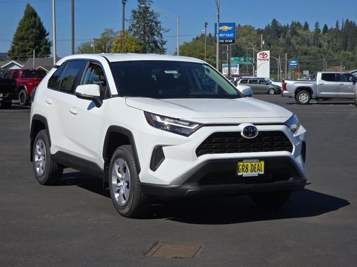2025 Toyota RAV4 LE