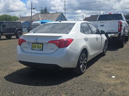 Blizzard Pearl 2018 Toyota Corolla XSE