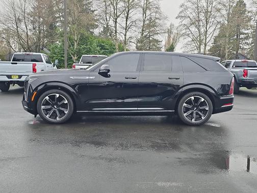 2025 Cadillac Escalade IQ Sport 2