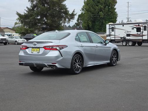 2024 Toyota Camry SE