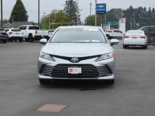 2023 Toyota Camry Hybrid XLE