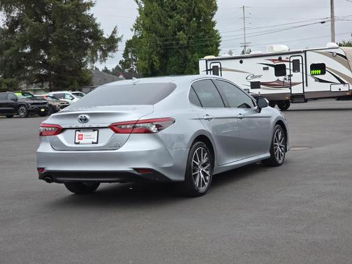 2023 Toyota Camry Hybrid XLE