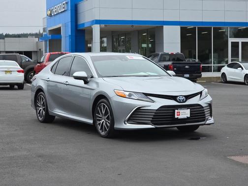 2023 Toyota Camry Hybrid XLE