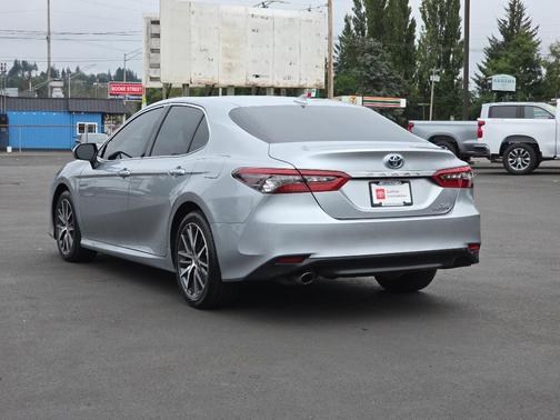 2023 Toyota Camry Hybrid XLE