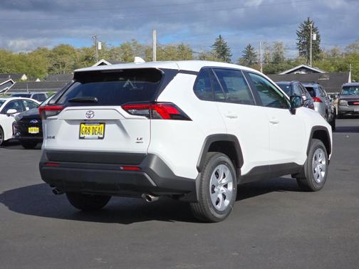 2025 Toyota RAV4 LE