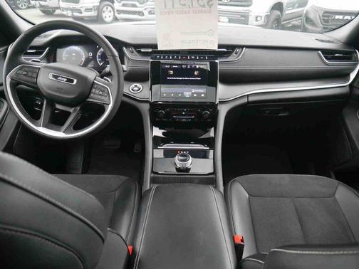 Diamond Black 2024 Jeep Grand Cherokee Laredo