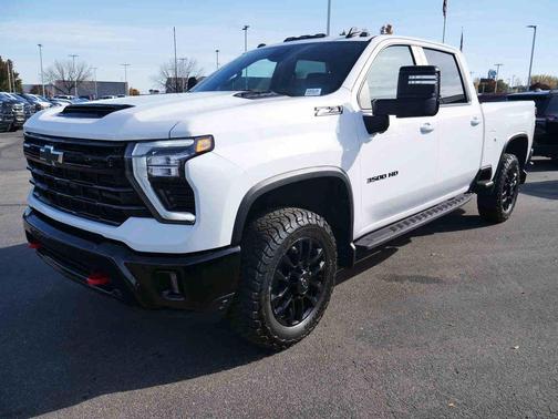 2025 Chevrolet Silverado 3500 LT