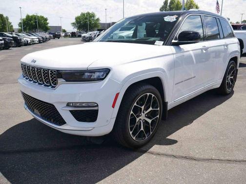 Bright White Clearcoat 2023 Jeep Grand Cherokee Summit