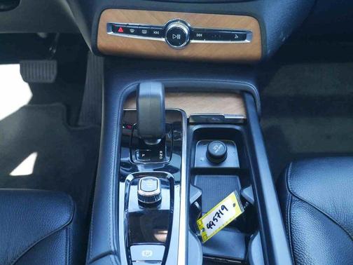 2024 Volvo XC90 B6 Plus Bright Theme 7-Seater