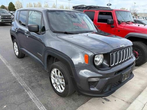 Graphite Gray 2023 Jeep Renegade Latitude