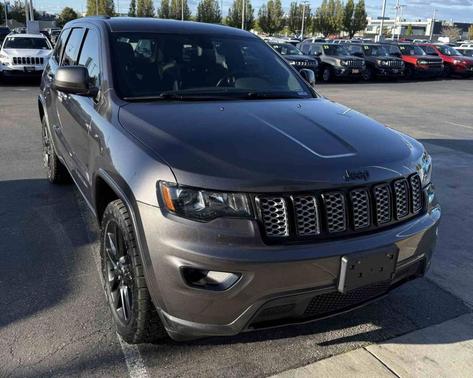 Granite Crystal Clearcoat Metallic 2018 Jeep Grand Cherokee Altitude