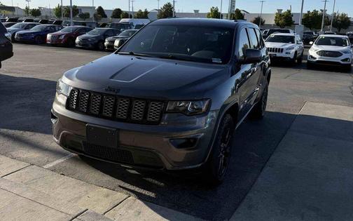 Granite Crystal Clearcoat Metallic 2018 Jeep Grand Cherokee Altitude