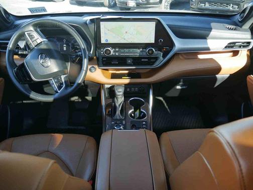 2023 Toyota Highlander Platinum