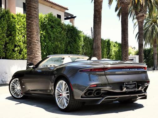 2023 Aston Martin DBS Volante