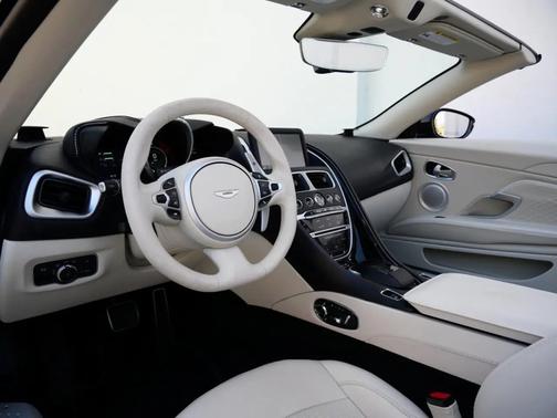 2023 Aston Martin DBS Volante