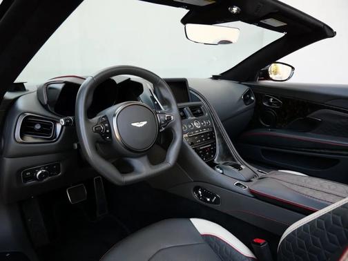 2023 Aston Martin DBS Volante