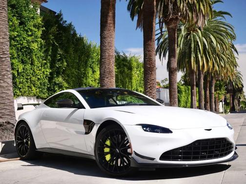 Lunar White 2023 Aston Martin Vantage F1 Edition Coupe