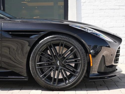 Onyx Black (HB) 2025 Aston Martin DB12