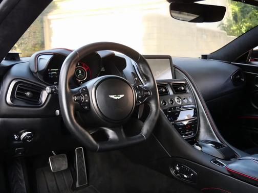 2019 Aston Martin DBS Superleggera Coupe