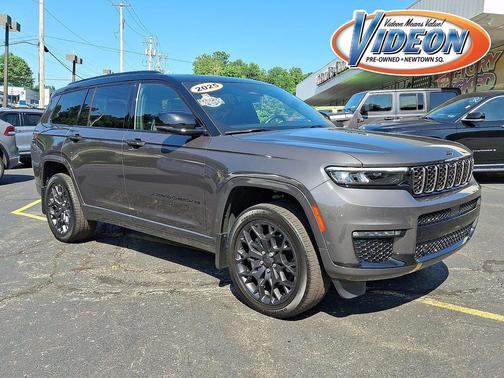 Baltic Gray Metallic Clearcoat 2025 Jeep Grand Cherokee L Summit