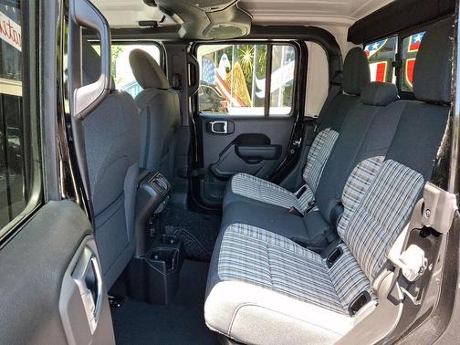 Black Clearcoat 2026 Jeep Gladiator 85th Anniversary Edition